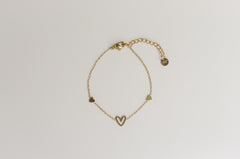 Gouden armband met drie hartjes en verlengstukje