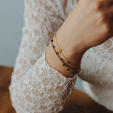 Dubbele armband met zwarte kraaltjes-goud