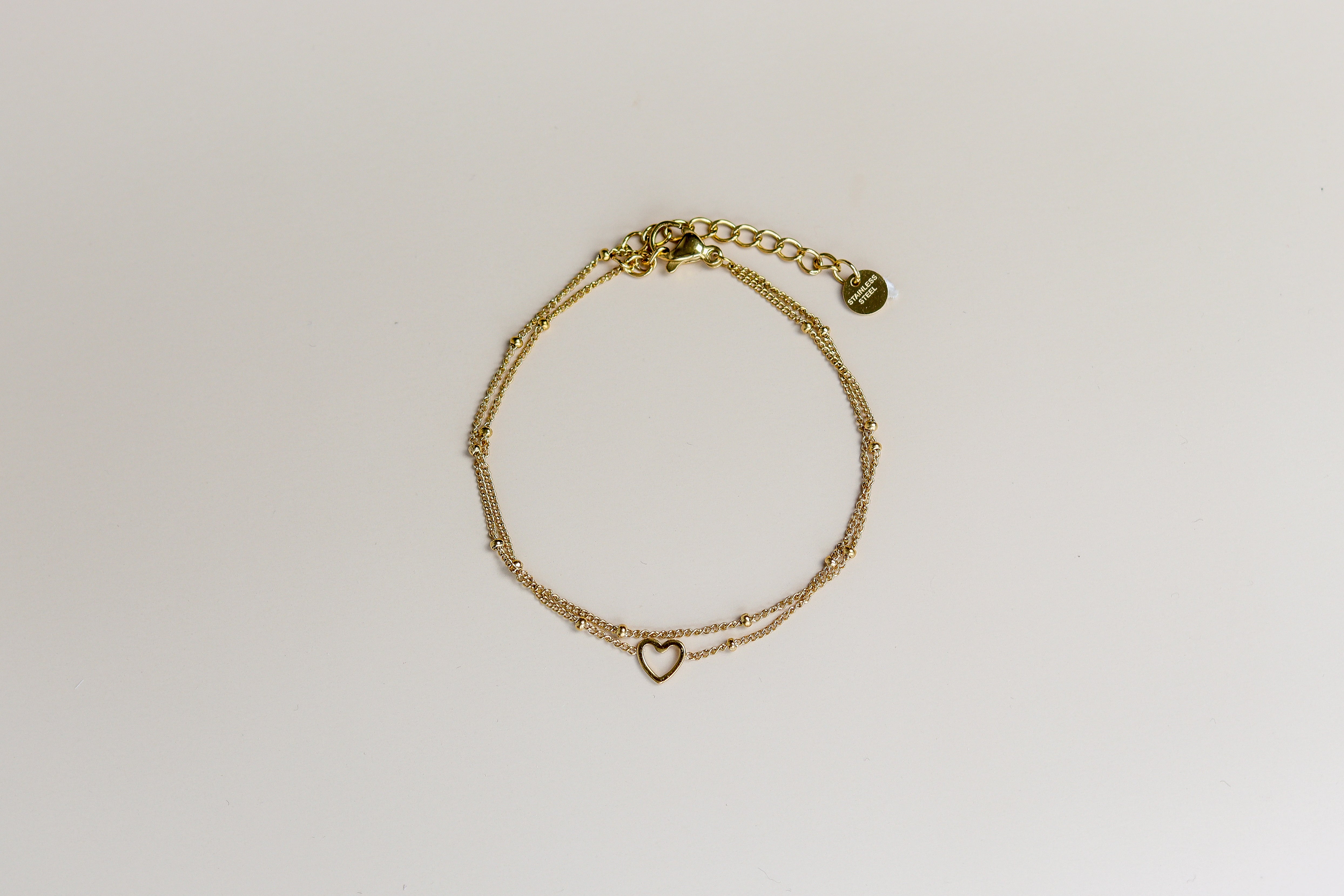 Gouden dubbele armband met open hartje en bolletjes