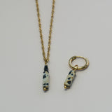 Rechthoekige natuursteen met zwarte kraal-goud