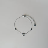 Armband met 3 hartjes, met 2 kleine dichte hartjes- zilver