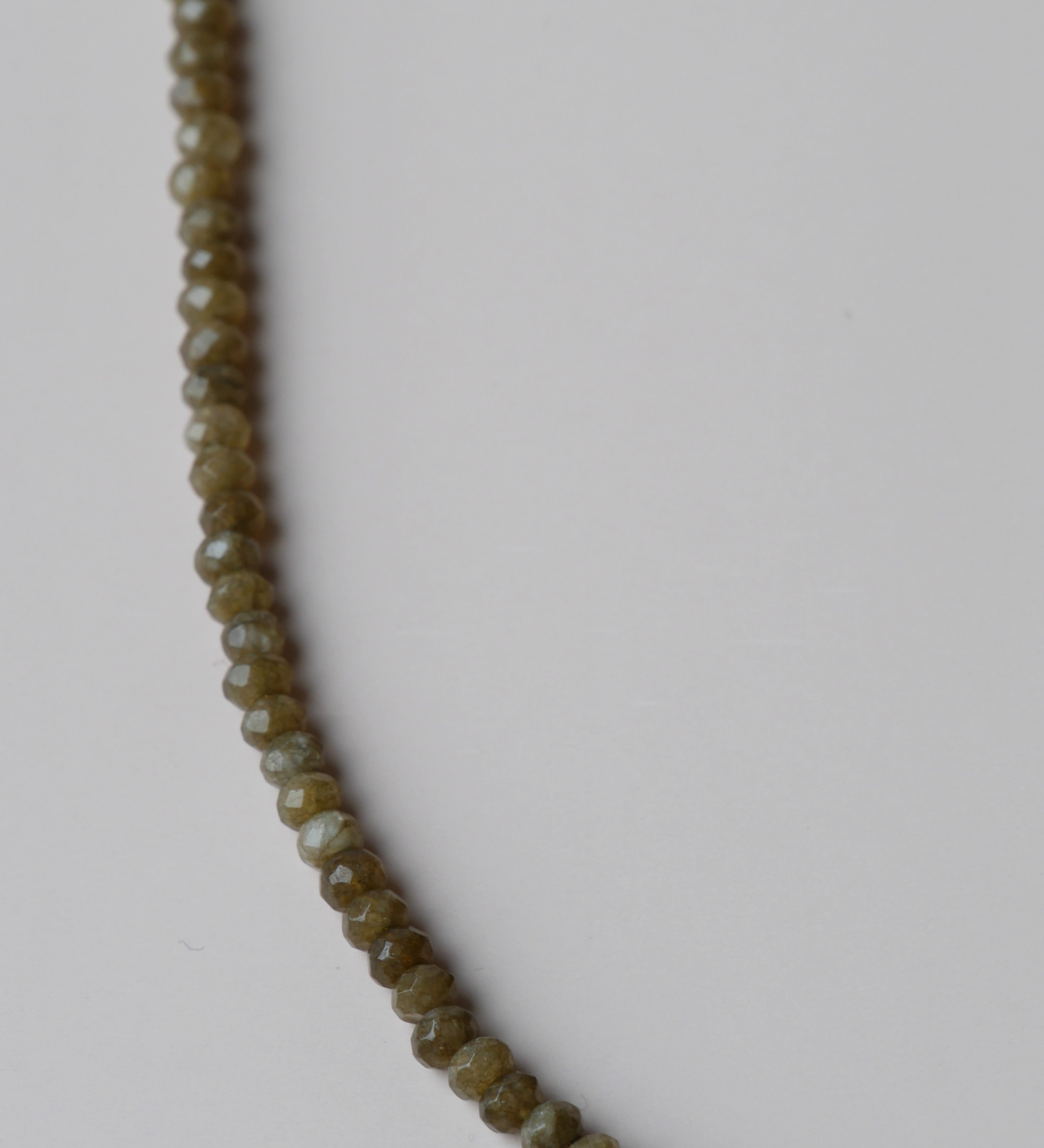 Ketting met groene kralen-goud