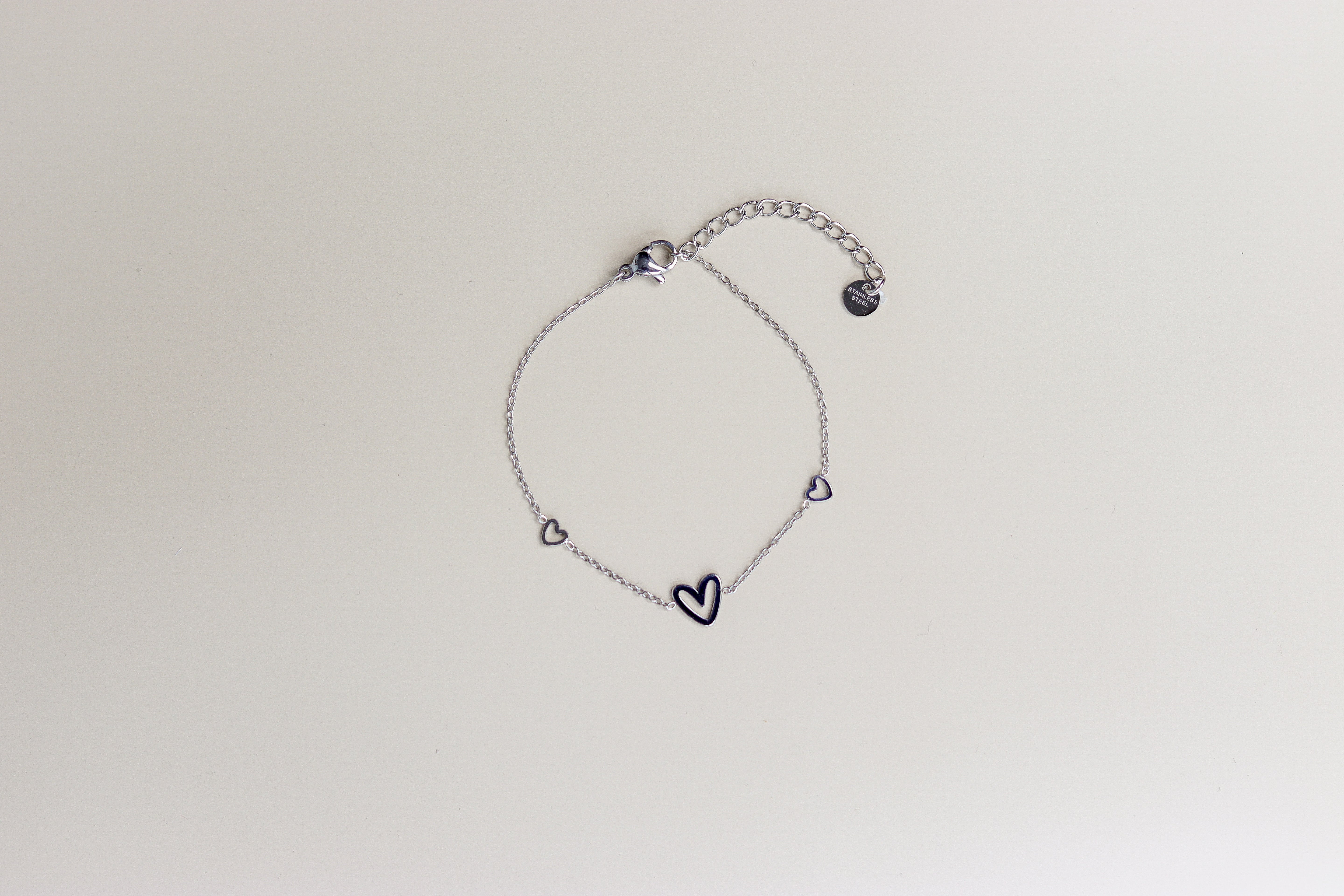 Zilveren armband met 3 hartjes en verlengstukje