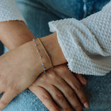 Dubbele armband met blauwe kraaltjes-goud